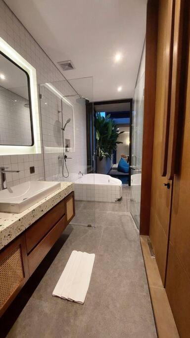 Akhila 5 - 1 Bedroom Modern Tropical At The Heart Of * Seminyak (Bali)